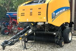 Rotopressa new holland rb150