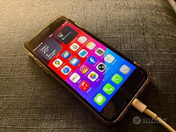 Apple iPhone SE 2020 usato, completo ios26