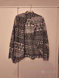 camicia con stampa bianca e nera