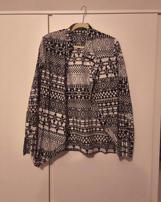 camicia con stampa bianca e nera