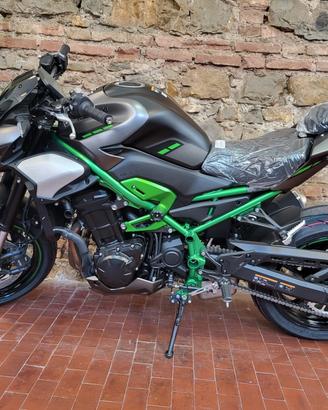 Kawasaki Z 900 my 2025