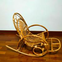 sedia a dondolo per bambini in vimini