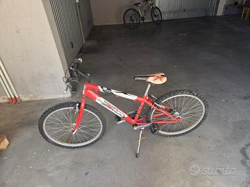 bicicletta rossa per bambini