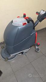 macchina lavapavimenti