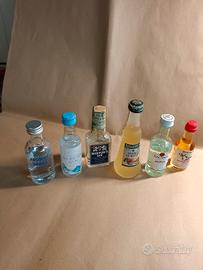 Lotto di n. 6 bottigliette di gin vodka e rum