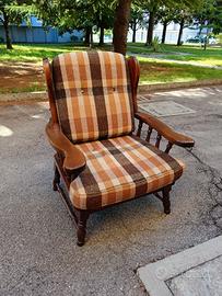 Poltrona vintage in legno massello – stile rustico