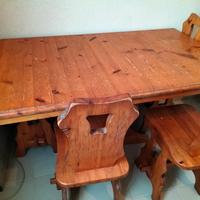 tavolo in legno massello+ quattro sedie 