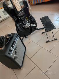 Kit Chitarra Fender Squier Strat + Ampli + Acc.