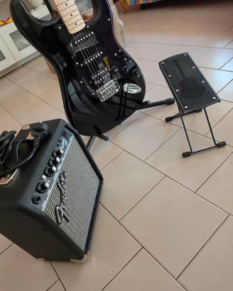 Kit Chitarra Fender Squier Strat + Ampli + Acc.