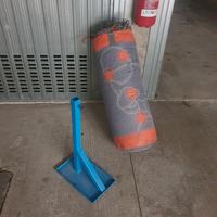 Sacco da boxe con supporto
