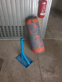 Sacco da boxe con supporto