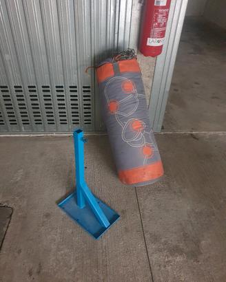 Sacco da boxe con supporto