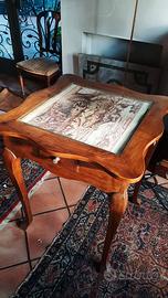 Tavolino quadrato con piano in vetro