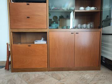 Mobile con vetrinetta per salotto