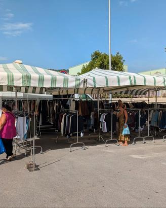 OMBRELLONI MERCATO VENDITORE AMBULANTE