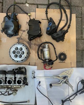 pezzi vari per Yamaha r6 del 2003