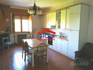 Rustico / Casale di 5240 m² con più di 5 locali e 
