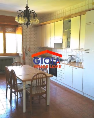 Rustico / Casale di 5240 m² con più di 5 locali e 