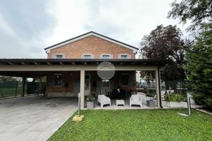 VILLA SINGOLA A BORGO VIRGILIO