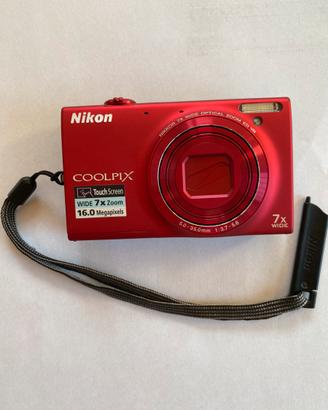 Macchina fotografica Nikon Coolpix S6100 + cavo