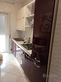 cucina e mobile sala con forno