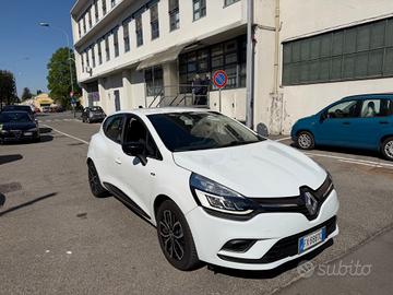Renault Clio TCe 12V 75 CV 5 porte Moschino Zen