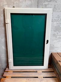 Bacheca in pvc con vetro e serratura