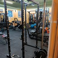 Rack con lat machine