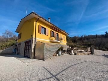 Casa singola zona collinare