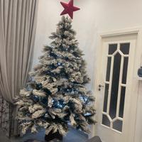 Albero di natale innevato