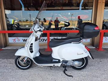Piaggio Vespa 300 GTS