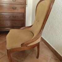 poltroncina in legno imbottita