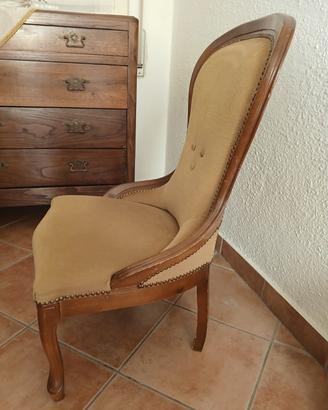 poltroncina in legno imbottita