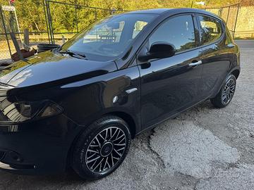 Lancia ypsilon hybrid
