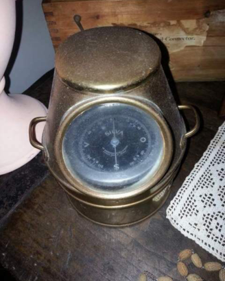 Antica bussola con chiesuola