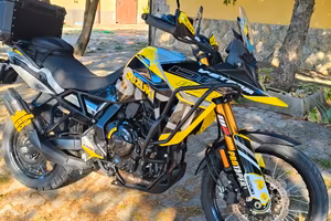 Suzuki 800 DE