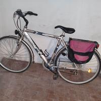Bici city bike 28 con borse e cambio