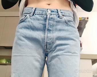jeans Levi's 501 usati e con toppe