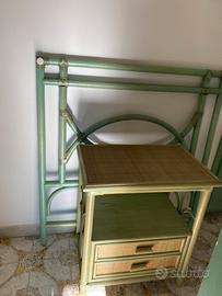 Teatiera letto singolo e comodino.