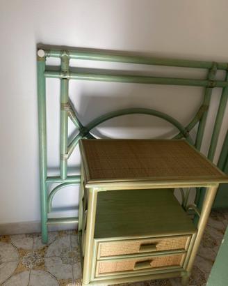 Teatiera letto singolo e comodino.