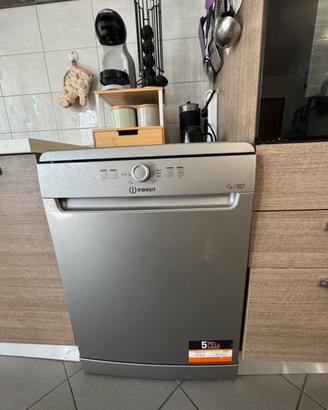 LAVASTOVIGLIE INDESIT