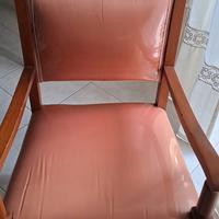 poltroncina in legno e raso rosa rivestito