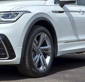 4 pneumatici Pirelli Scorpion Winter 235 50 R19