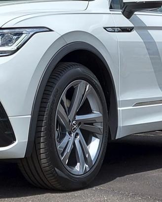 4 pneumatici Pirelli Scorpion Winter 235 50 R19