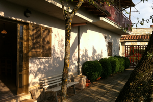 Villino rustico con terreno annesso