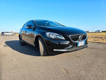 VOLVO V40 Black Edition