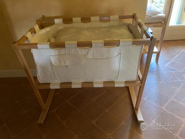 Culla  neonatoin legno chiaro e tessuto bianco