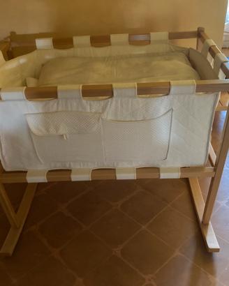 Culla  neonatoin legno chiaro e tessuto bianco