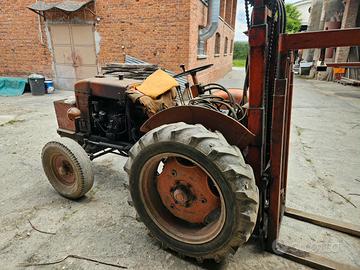 Trattore Fiat con Sollevatore (Muletto Agricolo)
