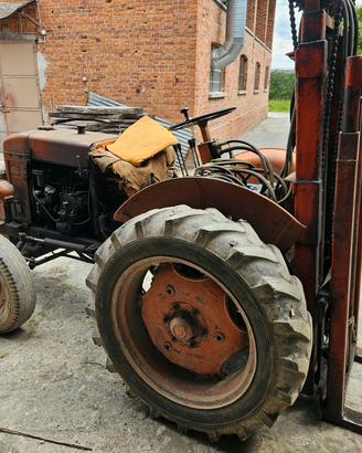 Trattore Fiat con Sollevatore (Muletto Agricolo)